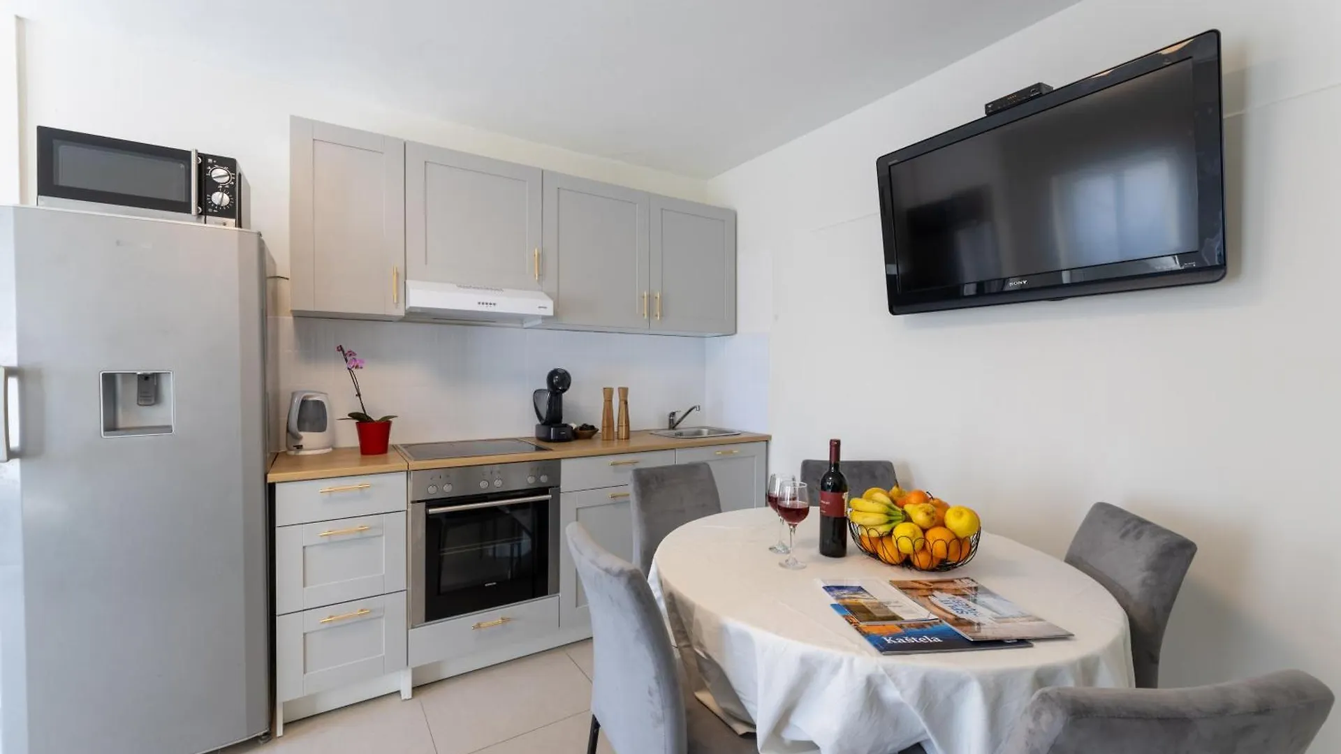 30 Meters From The Sea! Apartment Anamarija Kastela
